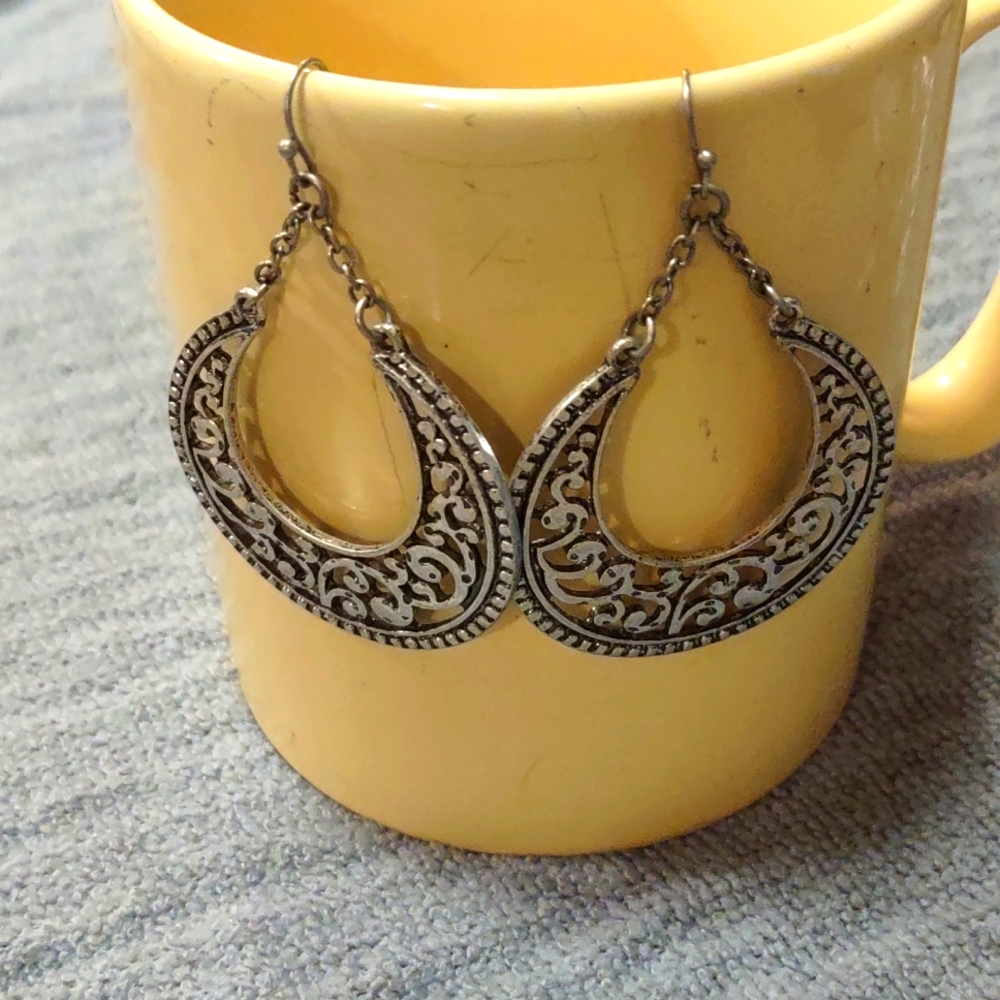 Vintage Premier Designs earrings, fishhook, like new condition